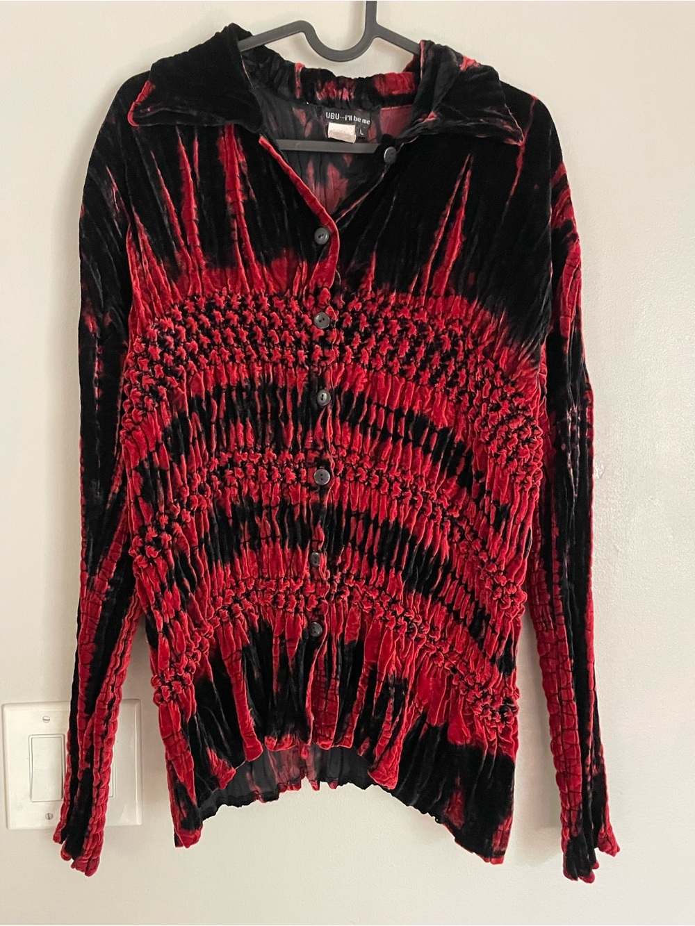 VTG UBU I'll Be Me Red Black Crushed Velvet Smocked Button Down Top Blouse Sz L